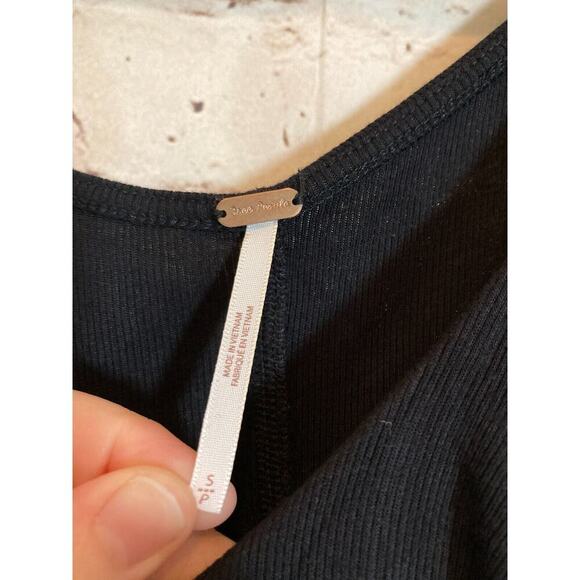 Free People Top Womens Small Black Raw Hem Ruffle Ribbed Whimsy Goth Stretch - Picture 13 of 13